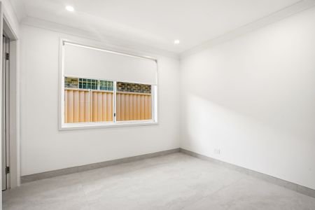 Beautifully Renovated Four Bedroom Family Home - Photo 5