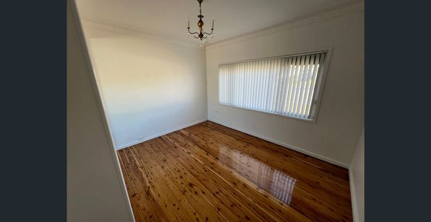 Ideal Home Set in a Quiet Neighbourhood - Photo 1