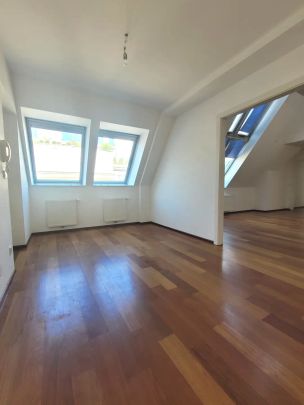 Großzügig angelegte Dachgeschoss Maisonette mit ca. 70qm Terrasse - Photo 1