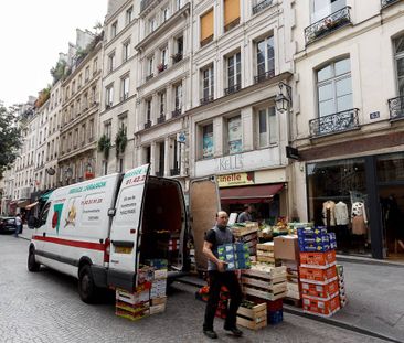 Logement à Paris, Location meublée - Photo 2