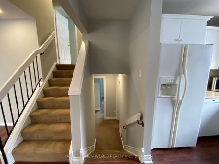 Detached Home For Lease | S7382022 - Photo 3