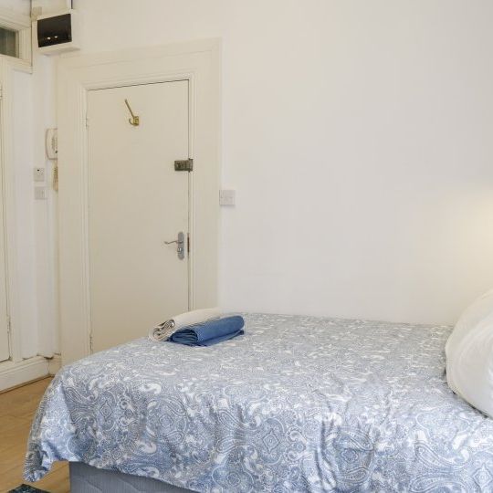 Cute studio apartment for rent in Rathgar, Dublin - Photo 1