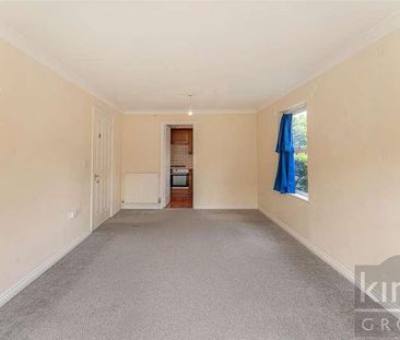 Cobham Close, Enfield, EN1 - Photo 4