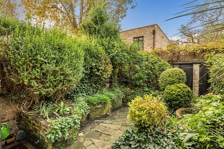 Characterful and Cosy Two Bed House to Rent in Lovely Garden Square - Photo 4