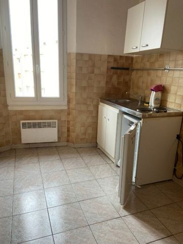 maison 2 pièces MARSEILLE 9EME 450 euros - Photo 2