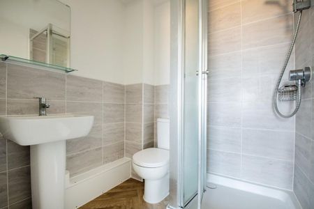 2 bedroom penthouse to rent - Photo 3