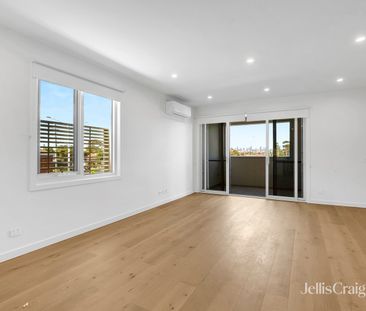 2 Ginning Road, Yarraville VIC 3013 - Townhouse For Rent | Domain - Photo 2