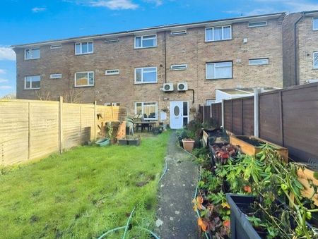 4 bedroom terraced house to rent - Photo 5