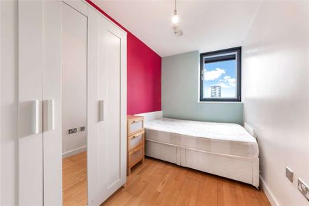 This property is conveniently situated in zone 2, providing excellent transportation connections to central London, with easy access to All Saints DLR station nearby. - Photo 5