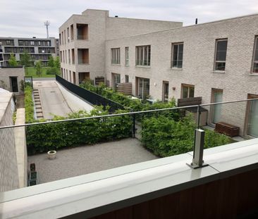 Uitstekend gelegen 2-slaapkamerappartement met ruim terras en onder... - Photo 1