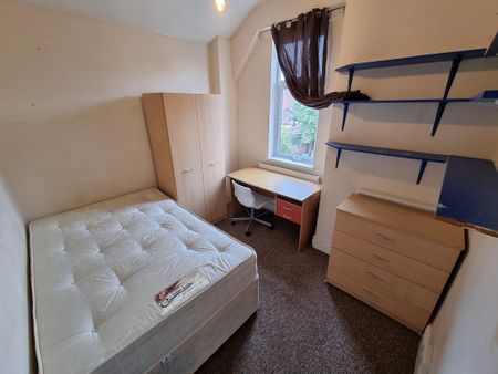 6 Bed Student Accommodation - Photo 5