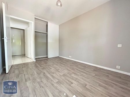 Location Appartement 3 pièces 64m² FONTENAY LE COMTE 85200 - Photo 5