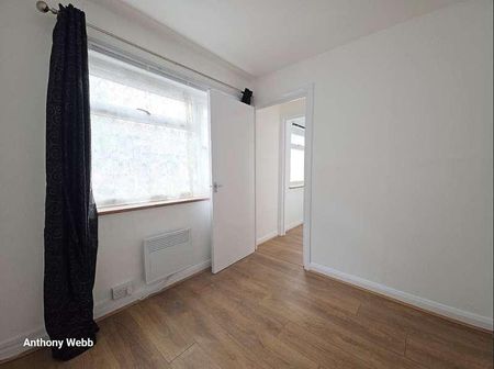 Logan Road, Edmonton, N9 - Photo 3