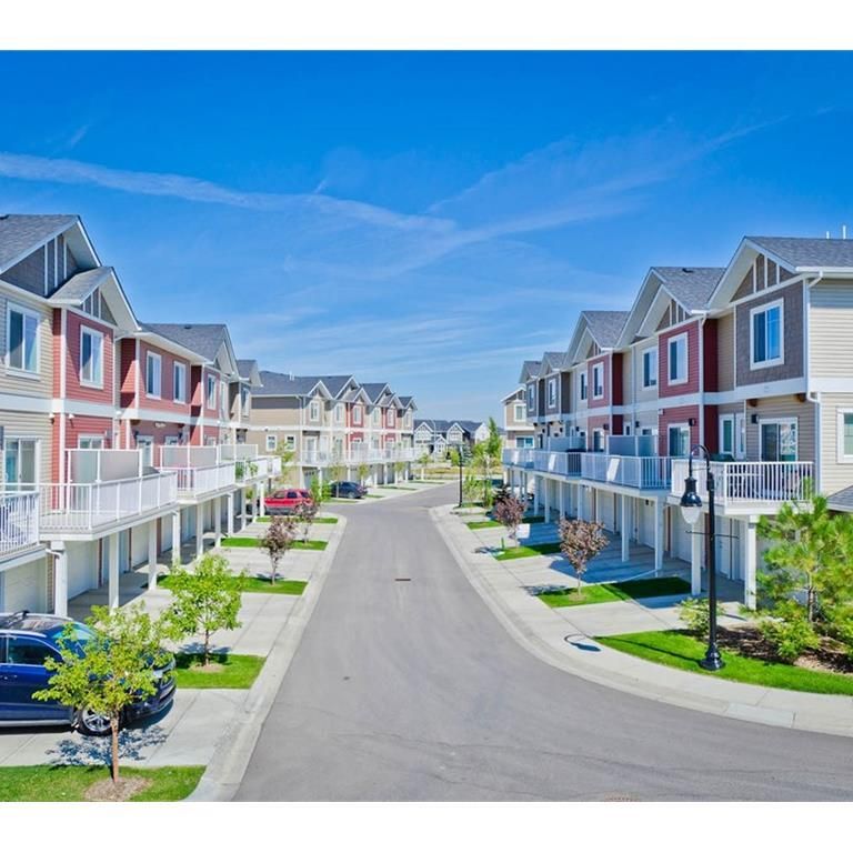 Spacious 3 Bedroom Townhome In Kintalla Of Redstone. - Photo 1