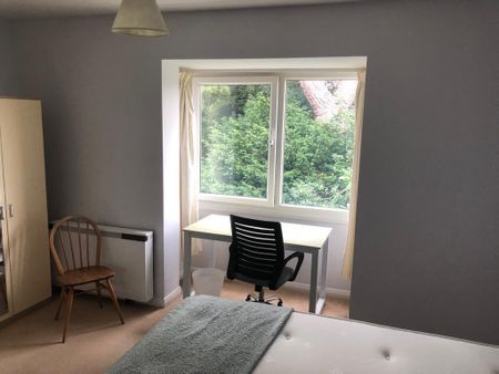 1 bedroom in a house share to rent - Photo 3