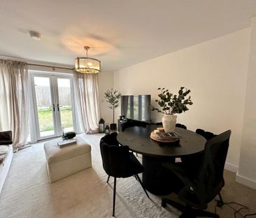 2 bedroom end of terrace house to rent - Photo 2