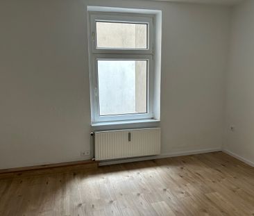 Großzügige sanierte 2,5 Zimmer Wohnung ab sofort frei. - Photo 1