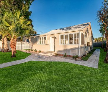 Contemporary living in South Townsville - Photo 4