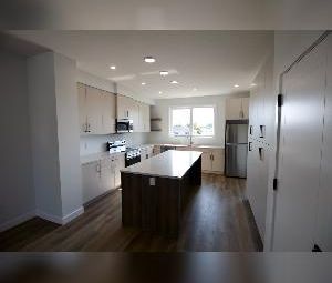 3 Bed 2.5 Bath Ottewell Home For Rent Edmonton - Photo 5