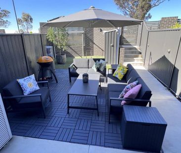 Modern 3-Bedroom Townhouse with Large Private Courtyard & 2 Parking... - Photo 3