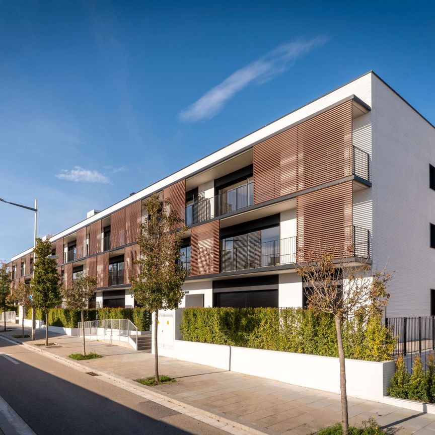 Piso de alquiler en Ronda de Jean Monnet, 230, Can Gambús - Photo 1