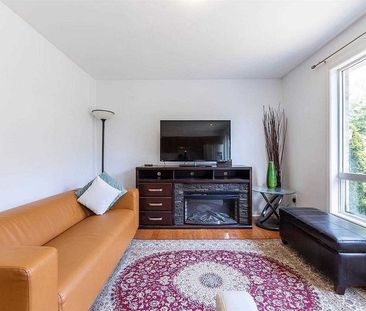 2458 Baintree Crescent town house — Oakville, ON (3-Bedroom) - 3 Bedroom - Photo 4