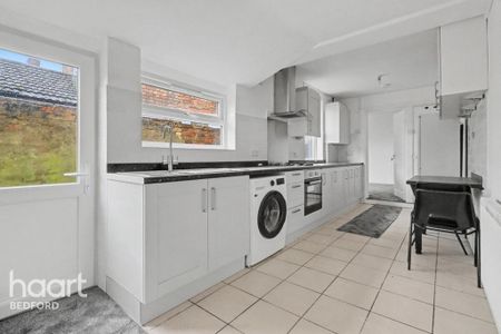 3 bedroom terraced house to rent - Photo 4