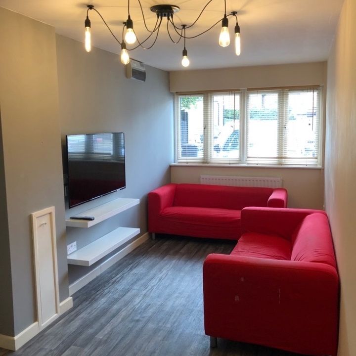 4 Bed Semi-Detached House, Radcliffe Mount, NG2 - Photo 1