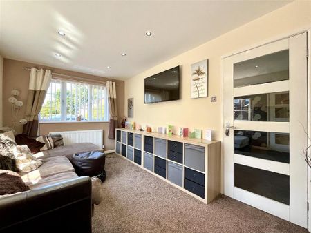 3 bedroom detached house to rent - Photo 4