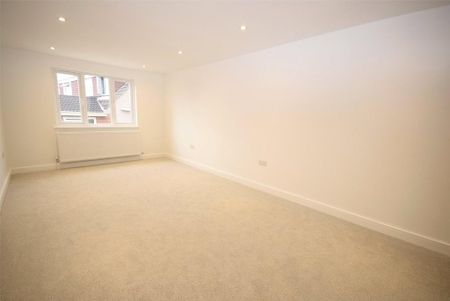 6 bedroom detached house to rent - Photo 2