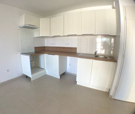 APPARTEMENT T2 RECENT TERRASSE ET PARKING, - Photo 4