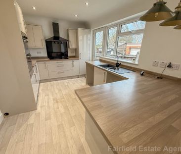 St Georges Drive, Carpenders Park, WD19 - Photo 3