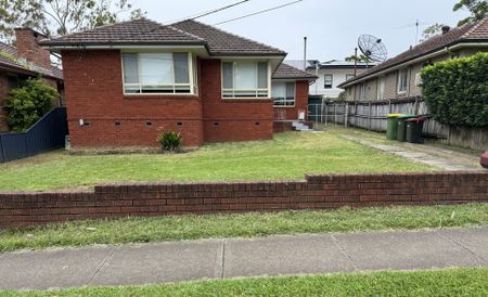 Three Bedroom Family Home - Photo 5