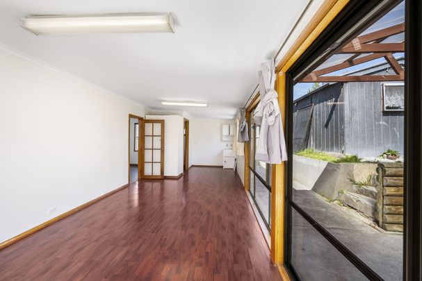 Charming 3-Bedroom House in Austin Ferry - Photo 1