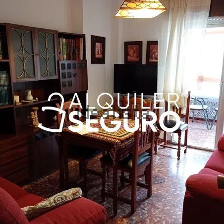 Alquiler de piso en Calle Calzada de la Trinidad - Photo 1