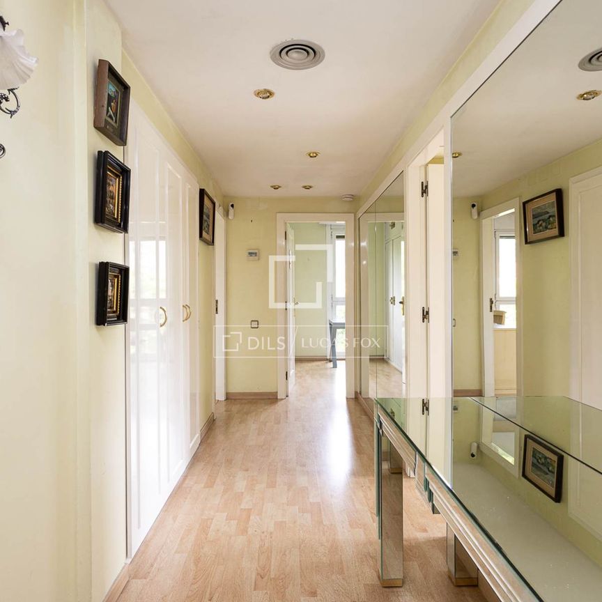 Piso amueblado de 4 habitaciones en alquiler en Sarrià con vistas panorámicas a toda Barcelona - Photo 1