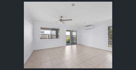 3 BEDROOM DUPLEX IN QUIET CUL-DE-SAC LOCATION - Photo 4