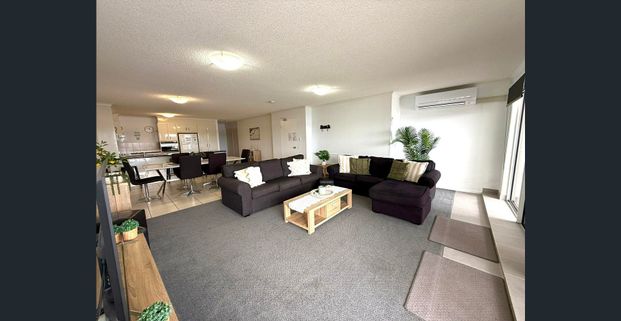 Stylish 3-Bedroom Apartment in Maroochydore - Photo 1