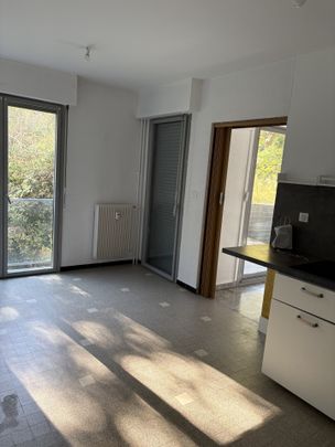 Location Appartement 4 pièces 97m² MARSEILLE 8ème - Photo 1