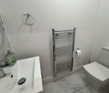 Crescent Drive, Aldershot, Hampshire, GU12 - Photo 2