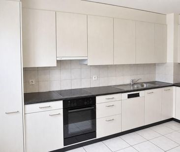 Geräumige 3-Zimmerwohnung im Zentrum von Binningen - Photo 2