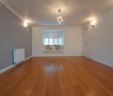 4 bedroom end of terrace house to rent - Photo 1