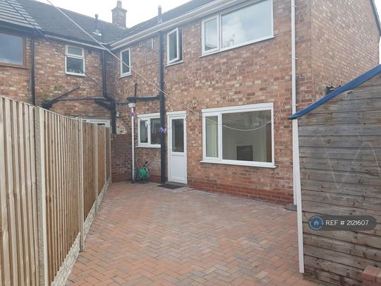 2 bedroom end of terrace house to rent - Photo 1