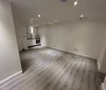 Studio Flat, Warren Road, E10 - Photo 1