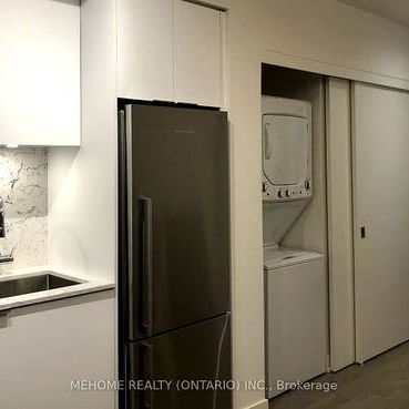 Yonge + Richmond Street E Spacious +Functional 1Bdrm Lrg Living Room - Photo 4