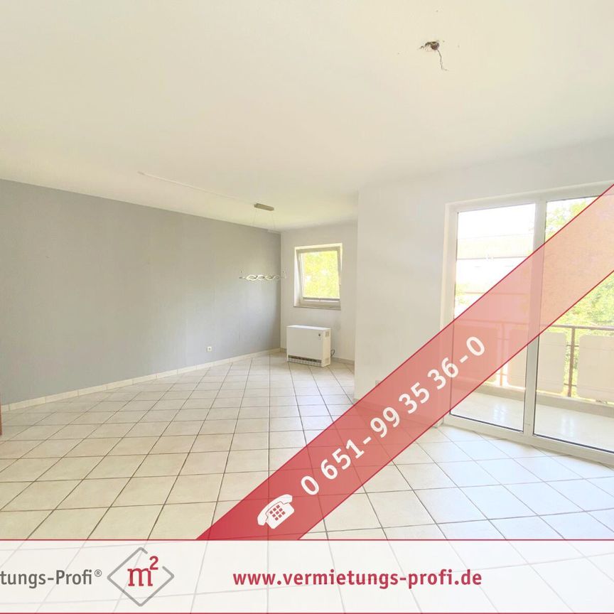 Trier-Heiligkreuz: Stadtnahe 3 ZKB- Wohnung mit Balkon, Einbauküche & Tiefgaragenplatz – wird umfassend renoviert! - Photo 1