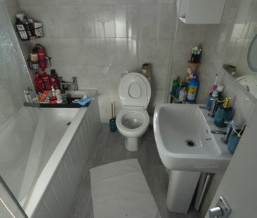 2 bedroom end of terrace house to rent - Photo 6