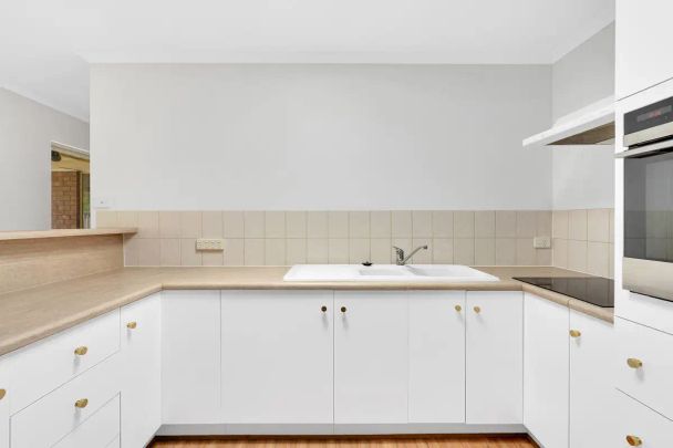 “Hi, I’m light-filled, low-maintenance living with everything you need for everyday comfort” - Photo 1