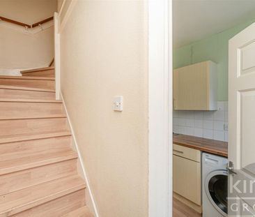 3 Bedroom Maisonette To Let - Photo 5