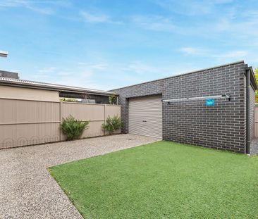 Bright, generous space! - Photo 1